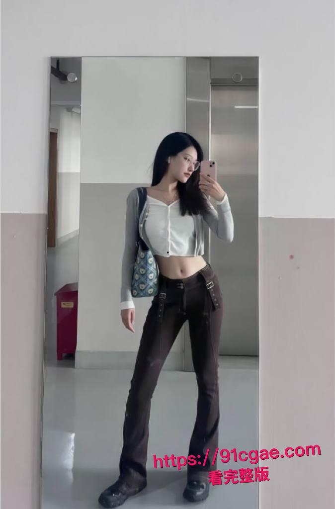 上海浦东富二代包养高级外围女神,高冷女王床上调教臣服,翘臀射精福利全曝光!-2