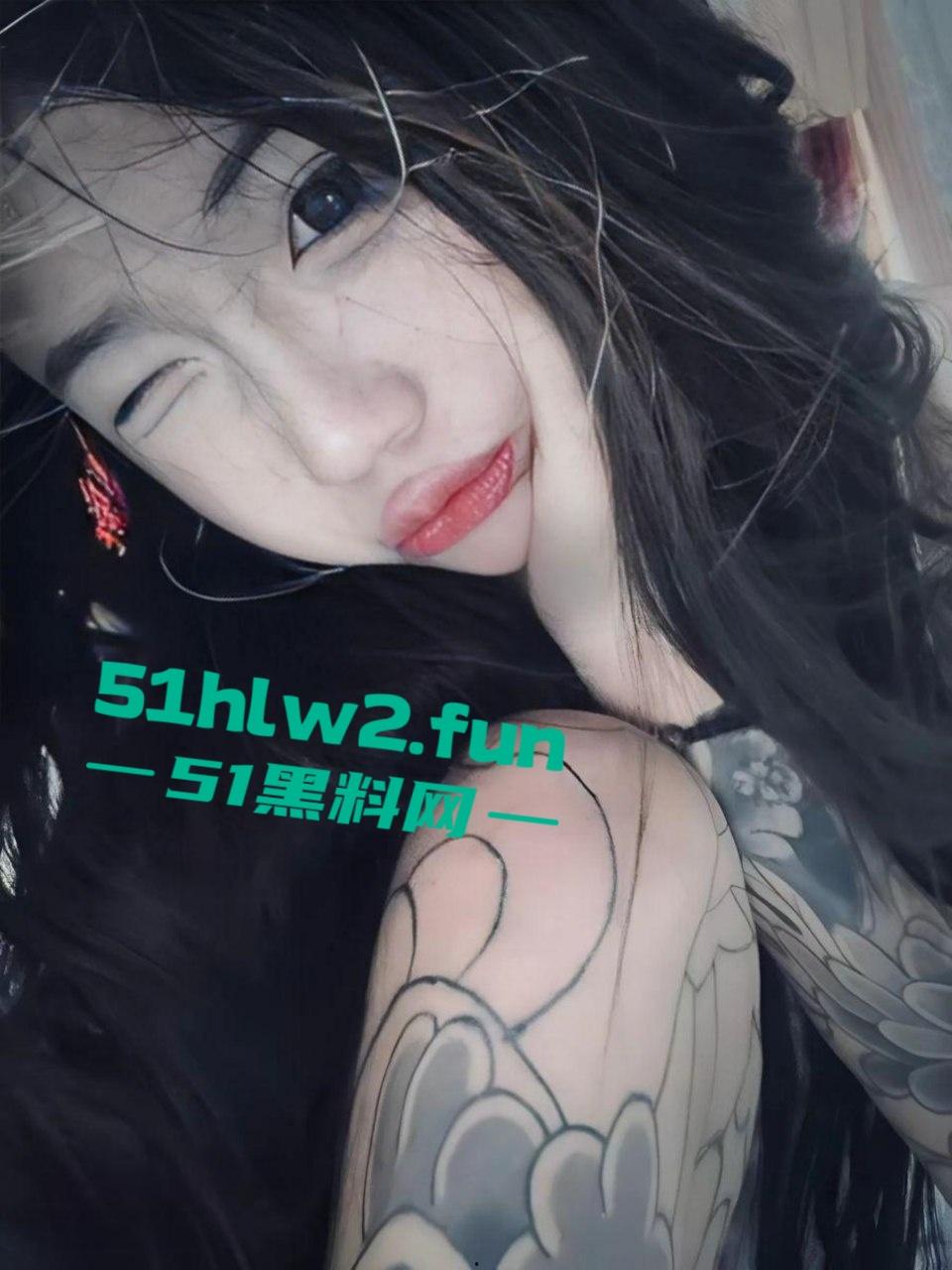 颜值纹身骚逼【陈美娇】整天蹭吃蹭喝的精神小妹,晚上求宿被小伙轮奸还被人家女友发现围殴暴揍。-7