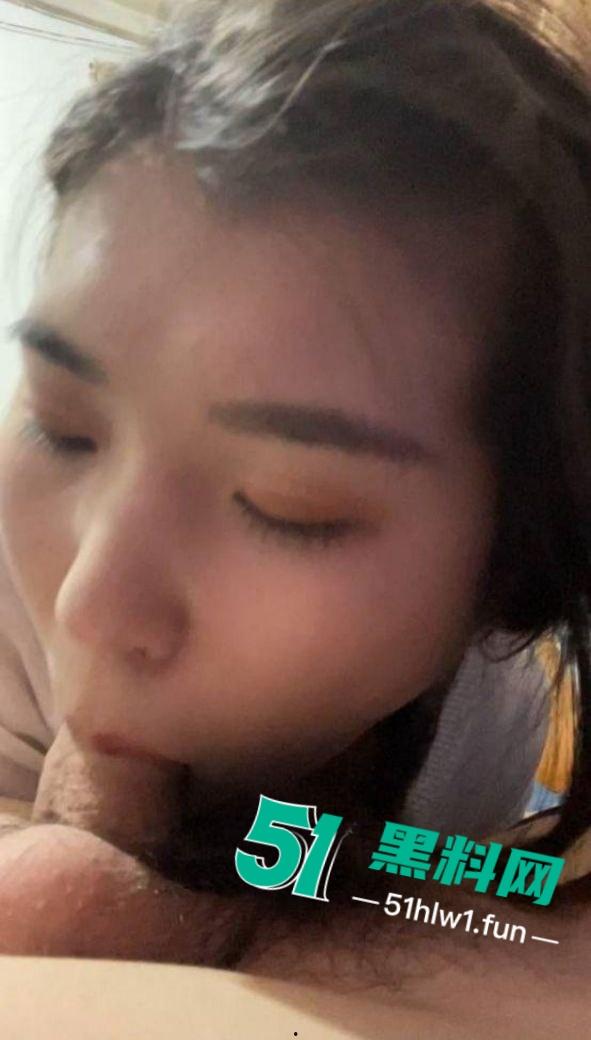 兰州回族【马惠玉】和男友自拍泄密妹子玩花样,口技满分肛塞在线,这操作让人看红了脸!-6