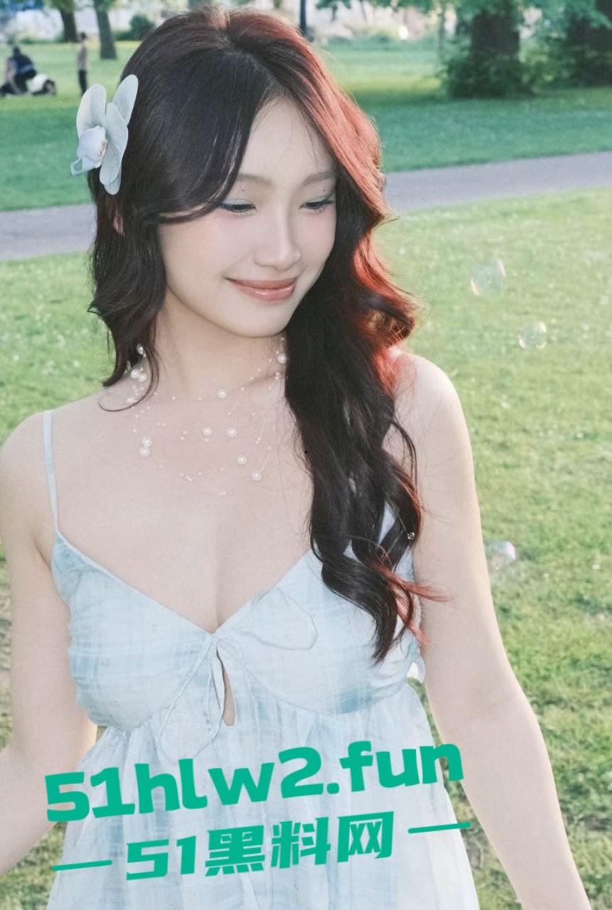 高颜值长腿学生妹,为了钱下海做伴游成金主大叔包养的金丝雀,白天仙气飘飘晚上变身母狗,忘我吃鸡骚气四溢。-1