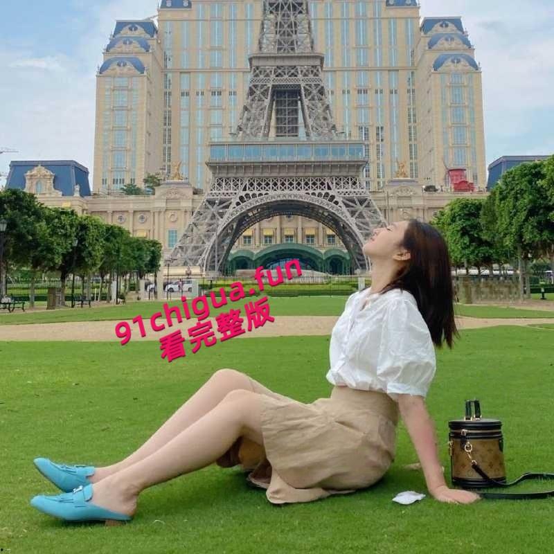 某单位领导的瓜友自爆,酒店潜规则刚入职的女大学生,白嫩皮肤姿势多样,全程主动骑乘飘飘欲仙!-1