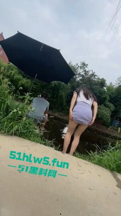 家有娇妻【6】天气太热了,老婆怕热所以选择真空出门,以防流汗户外露出视频。-2