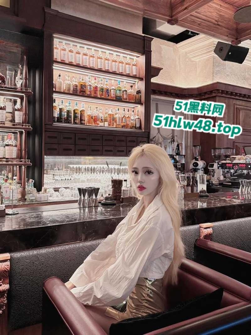 北京三里屯集美骚鸡,抖音快手女神【杨得意】和黑人约会被曝光证实,承认当外围女视频内操的淫叫连连。-6