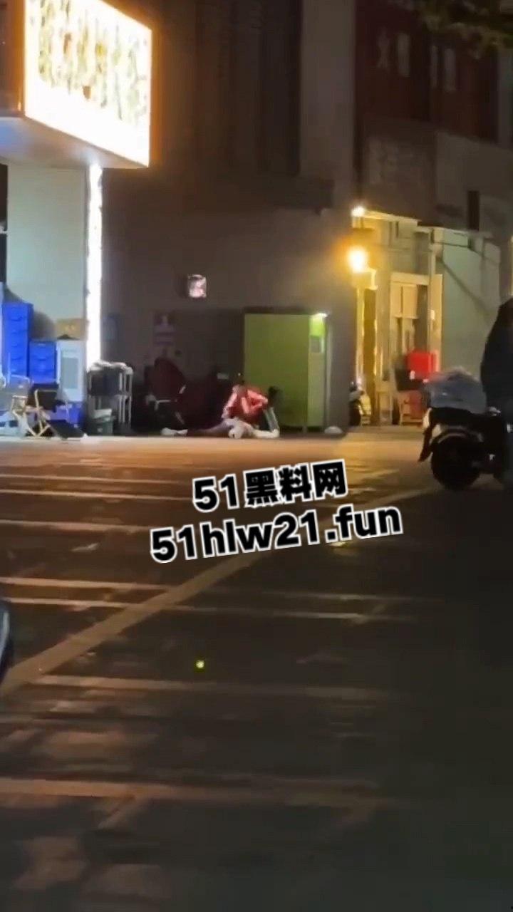 深圳龙华壹方城守财奴夫妇拖欠工资不给钱,逼疯老实人双刀抡砍跟剁肉一样无情送两人升天!-6