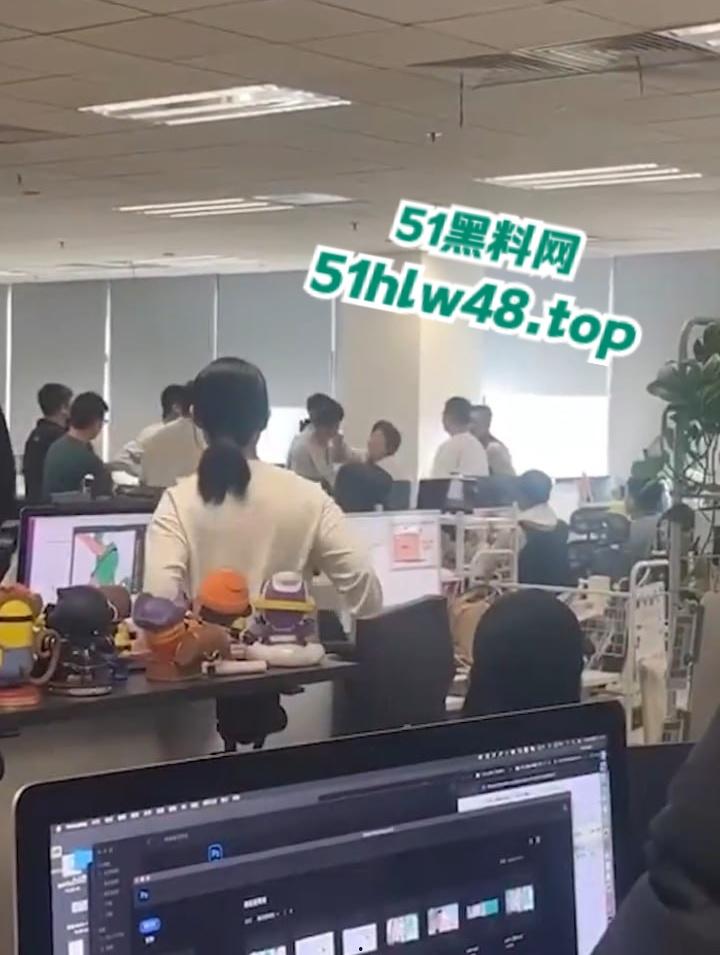 京东员工神操作借职务之便,睡供应商老婆被老公发现后,携全家到公司讨要说法。-5