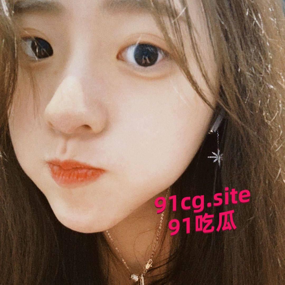 NNN超可爱的大学生 苗条的身姿 雪白的身体一对丰满的奶子 尤其是那馒头逼 真的太诱人了-2