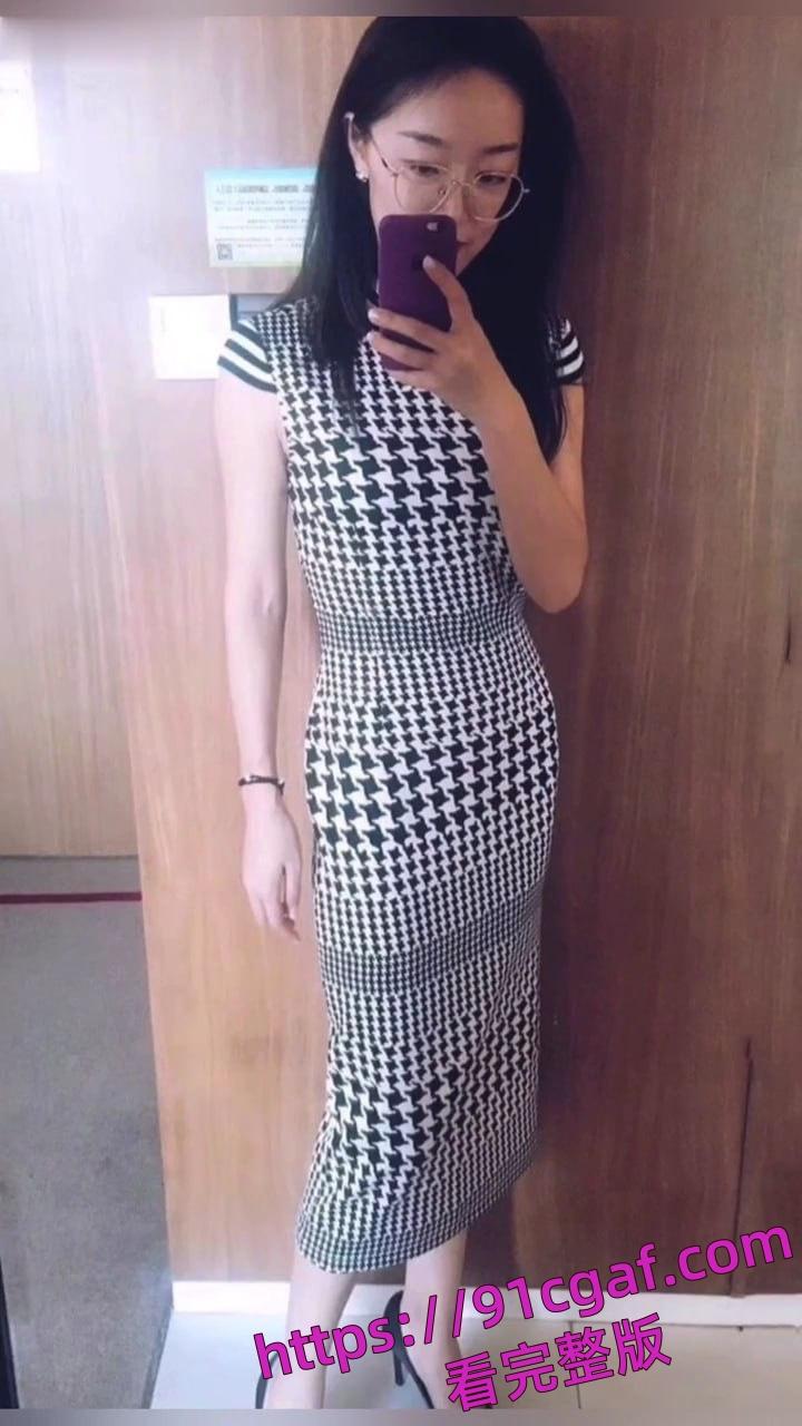 济南教师张雪出轨奸夫,被奸夫艹得大呼:“我就要你操我,快射我嘴里”-5