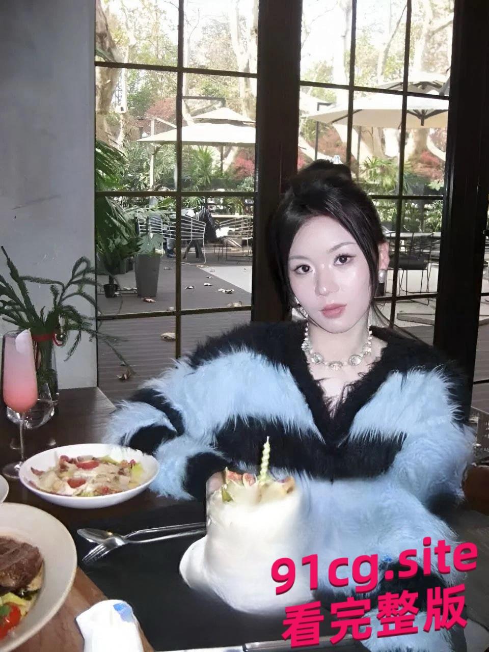 01年高颜值模特蒯欣欣不雅视频泄露,清纯外表藏惊人反差-1