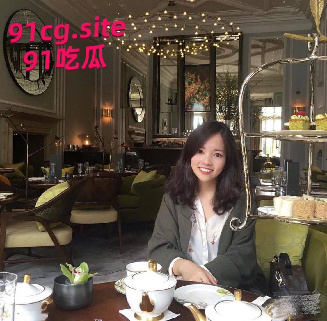 来自加拿大的极品留学生李天宜,微博昵称“梨甜姨”,是个高颜值的小可爱-1