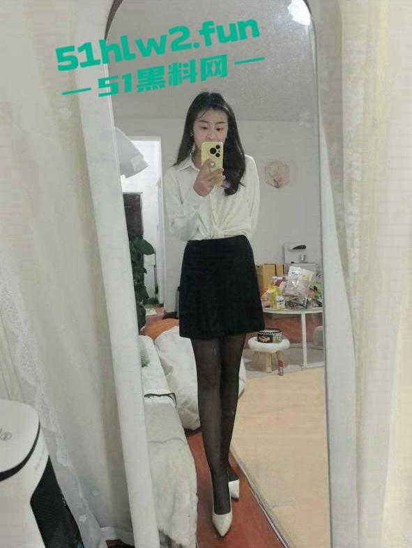 瓜友投稿,高挑气质型御姐幼儿园院长反差人格喜欢被SM调教,曝光聊天记录及调教视频。-14