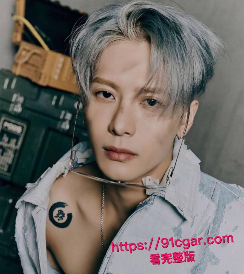 顶流明星 王嘉尔 自曝解决生理需求方式 私生活混乱竟是上海夜店常客 狂欢蹦迪勾搭女粉 床照亲密照全网疯传!-3