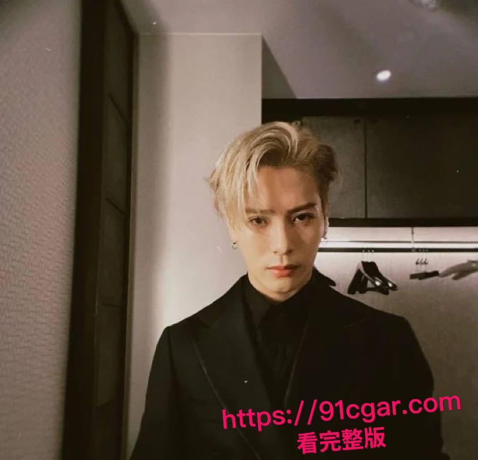 顶流明星 王嘉尔 自曝解决生理需求方式 私生活混乱竟是上海夜店常客 狂欢蹦迪勾搭女粉 床照亲密照全网疯传!-4