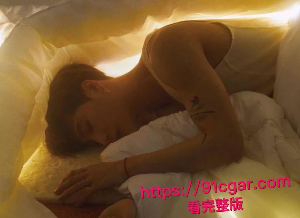 顶流明星 王嘉尔 自曝解决生理需求方式 私生活混乱竟是上海夜店常客 狂欢蹦迪勾搭女粉 床照亲密照全网疯传!-7