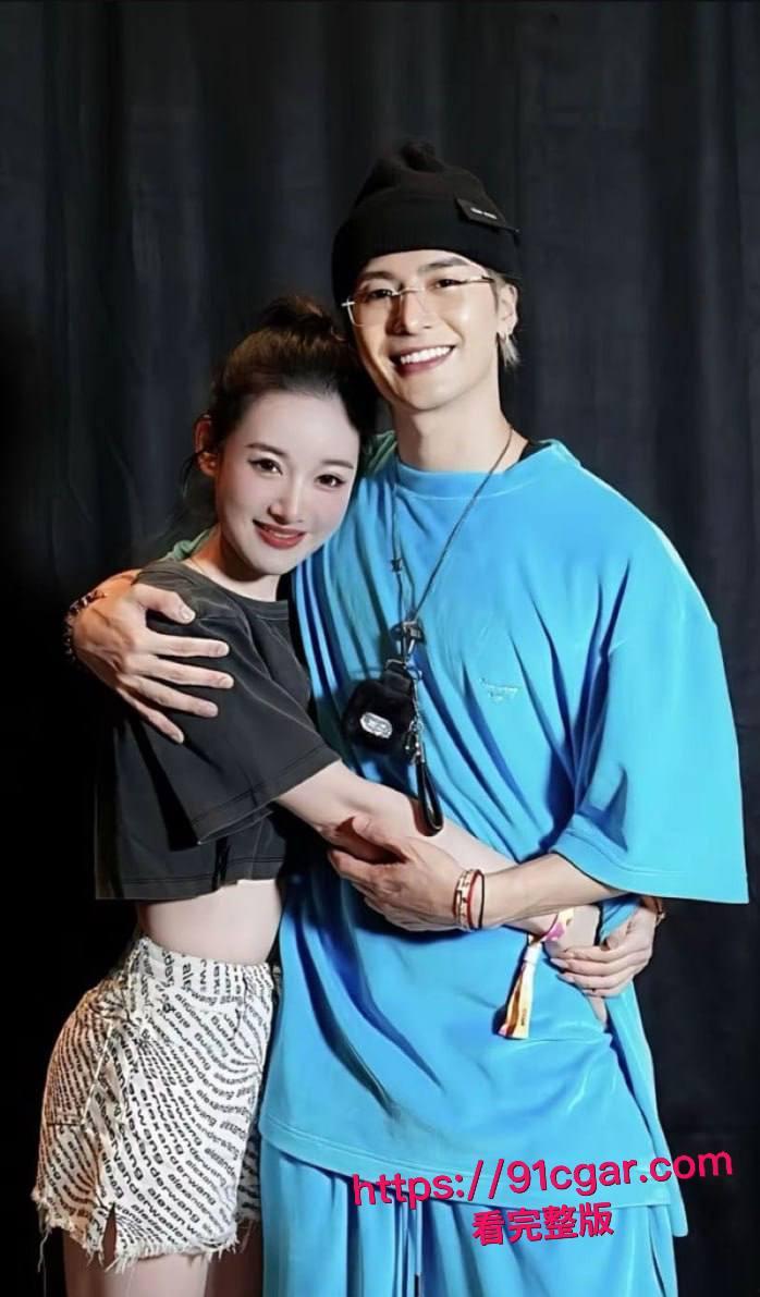 顶流明星 王嘉尔 自曝解决生理需求方式 私生活混乱竟是上海夜店常客 狂欢蹦迪勾搭女粉 床照亲密照全网疯传!-13