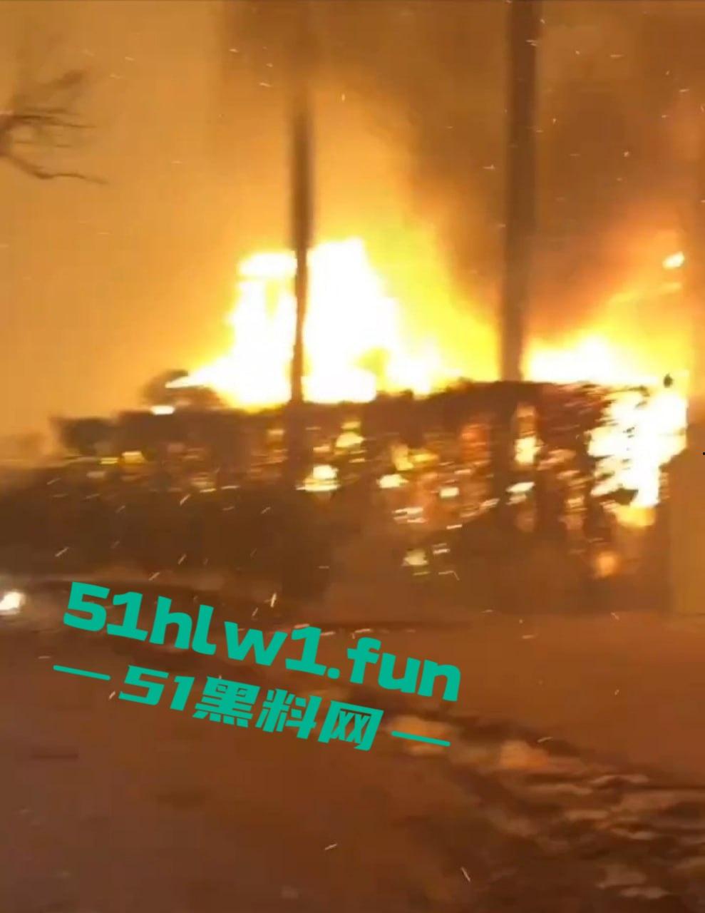 洛杉矶火势疯狂升级,7万居民被迫撤离,大片森林变焦土,美利坚的灾难正在上演!-1