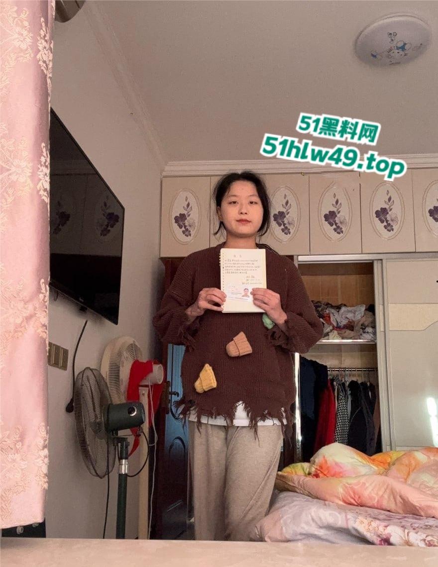 重庆纹身妹【莫盈】裸贷3000元,口叼内裤自慰视频曝光,满身皮肤病看着太惊悚。-2