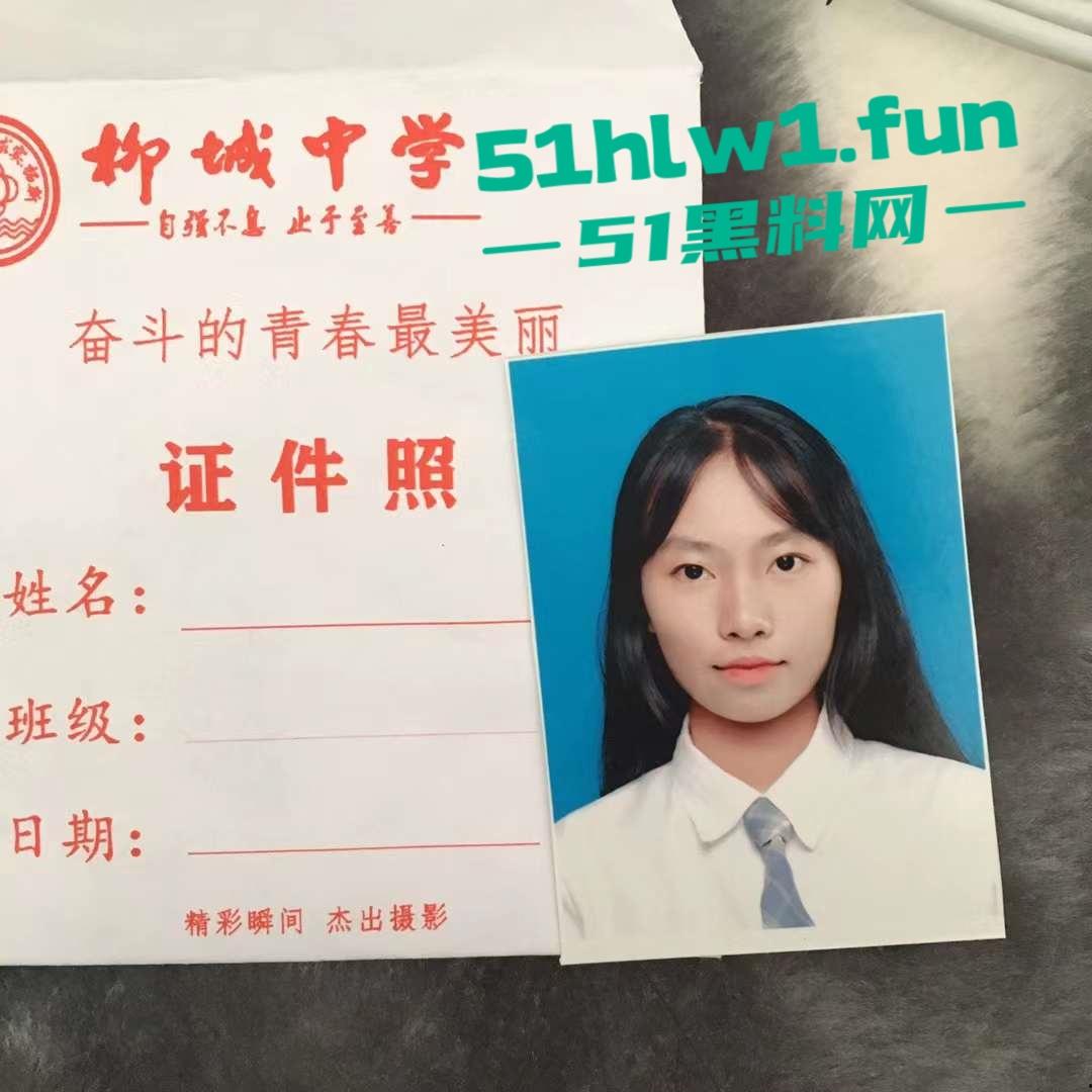 柳州学生嫩妹【叶露露】不雅视频流出被曝光,撅臀展示浓密私处娇嫩玉体完美呈现。-3