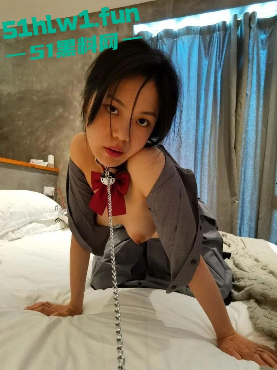 西安人妻【赵雪莹】玩反差,颜值骚妻被调教成乖母狗,狗链嘴套配扩嘴器玩到顶,母狗模式开到底!-7