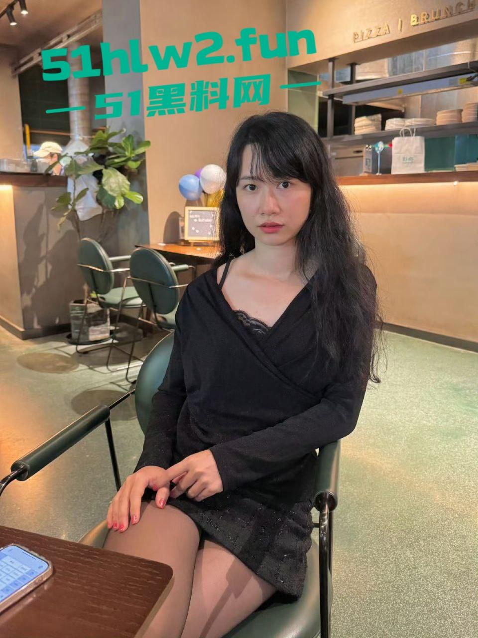 广东极品反差真实美艳少妇【林嘉玲】穿着性感丝袜和高跟鞋,金主无套爆操调教视频曝光流出!-9