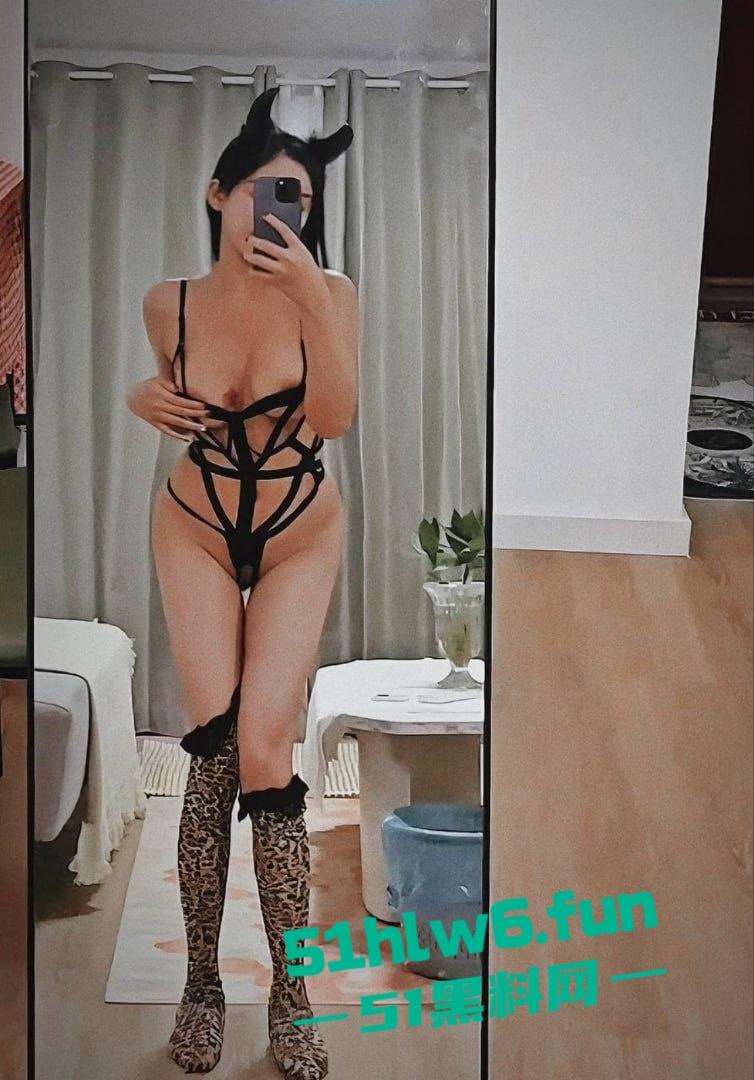 杭州顶级楼凤【南山波多野】绝美颜值大奶女神,身材高挑细腰翘臀这种极品骚鸡一定不便宜吧。-10