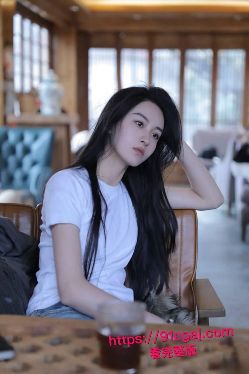 真实约炮!约了个艺术学院毕业的肤白貌美大长腿的极品妹子,必须提前吃悍马糖好好操她一番爽得她不要不要的!-2