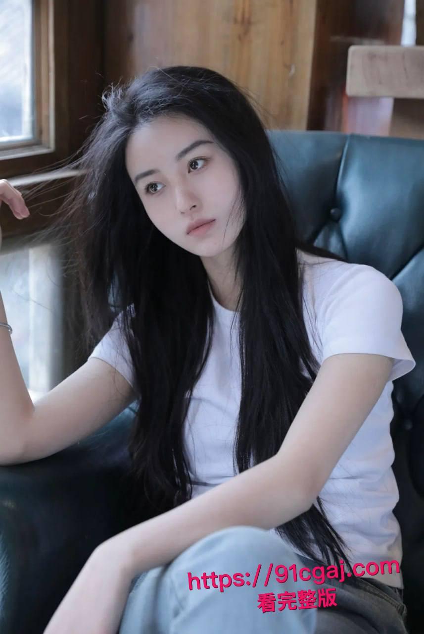 真实约炮!约了个艺术学院毕业的肤白貌美大长腿的极品妹子,必须提前吃悍马糖好好操她一番爽得她不要不要的!-6