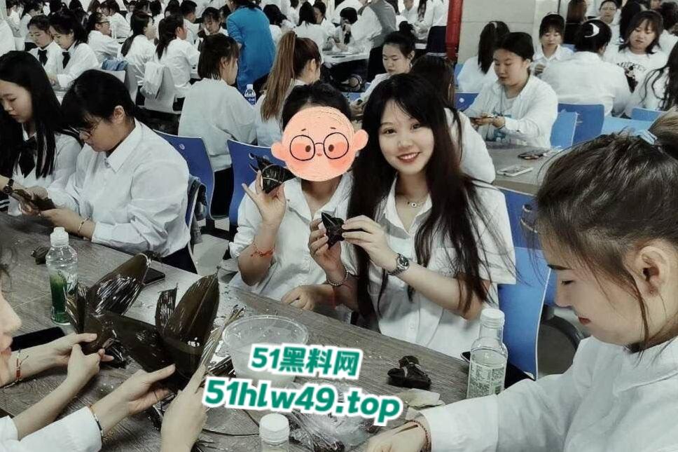 济南护理职业学院【周莎莎】颜值超高的性感母狗,身材性感口活一流约炮全露脸视频流出。-7