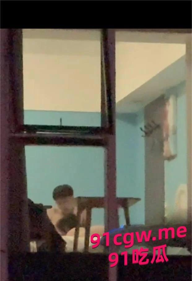 安泰国际广场情侣高层公寓激情开战忘拉窗帘,千人围观现场视频!-3