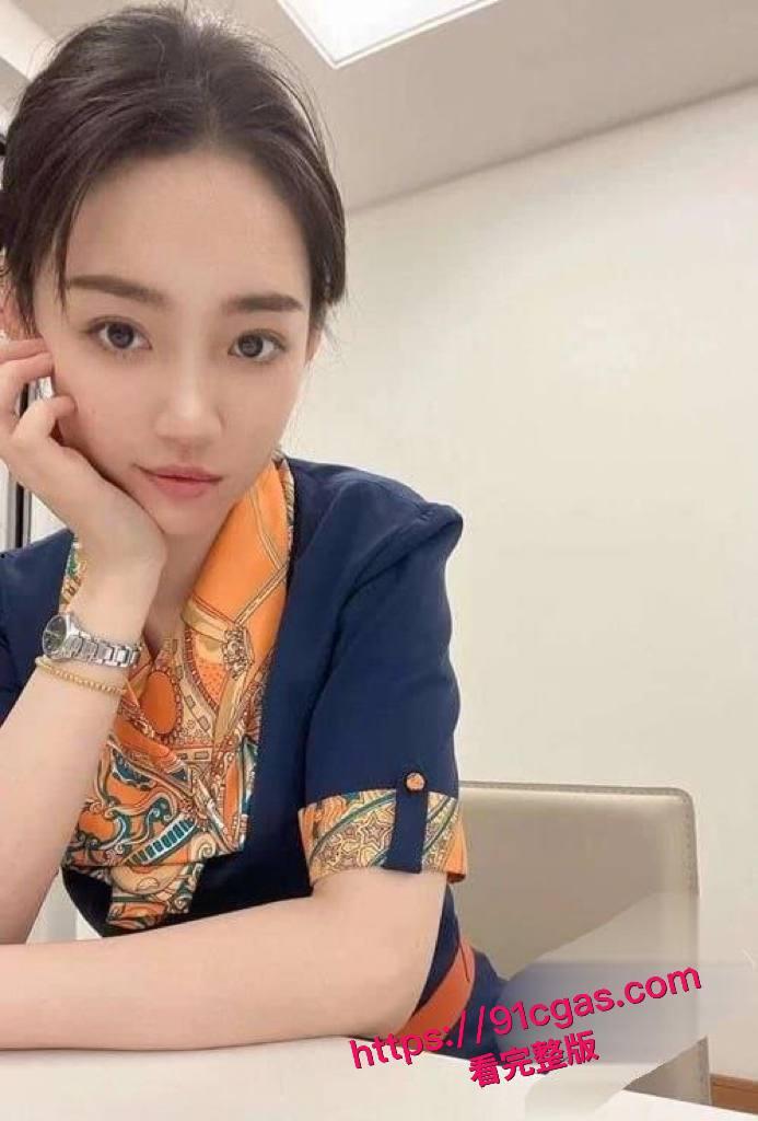 优雅空姐张颖,青岛航空乘务长,制服下的完美身材惊艳四座!-1