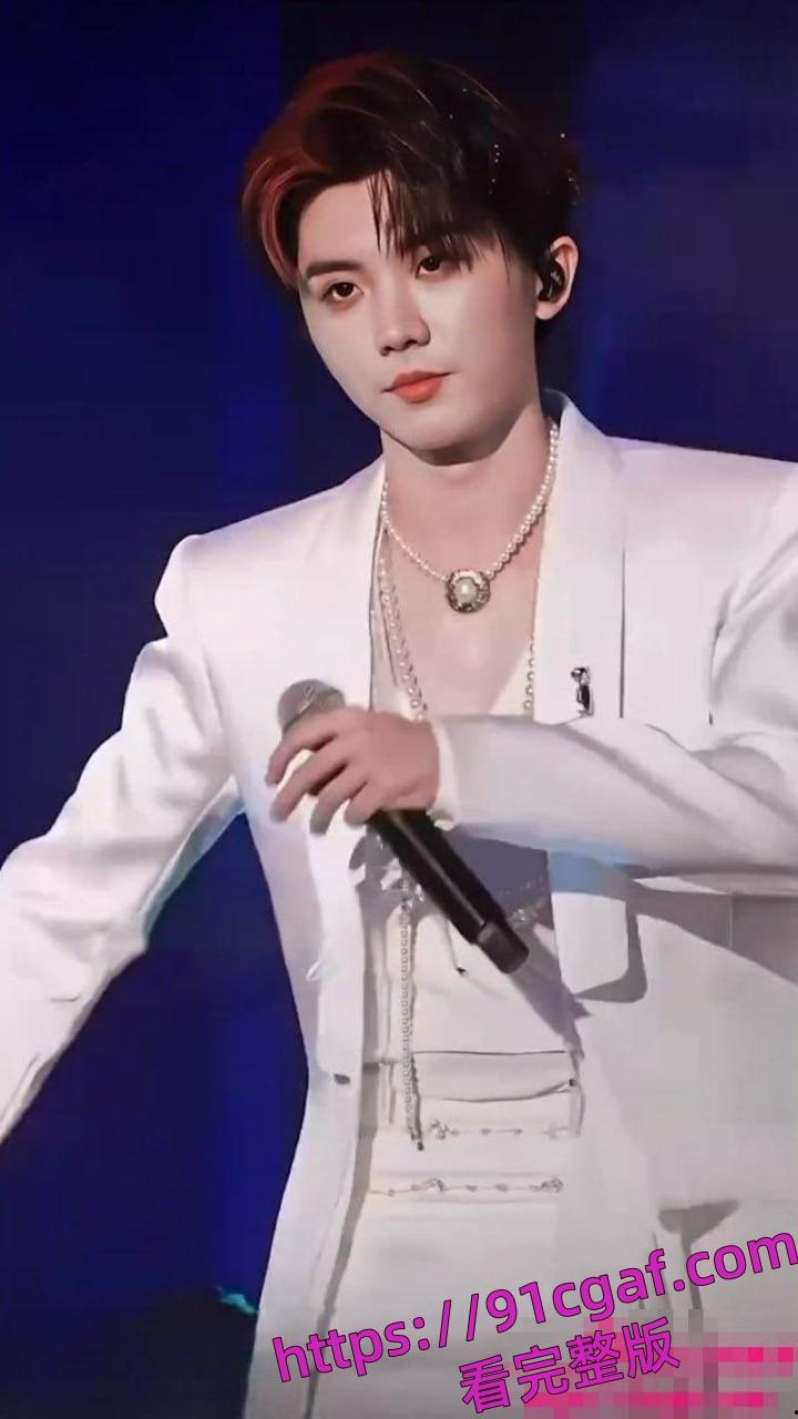 时代少年团马嘉祺女粉现场泪崩求爱 为补偿竟答应次日与粉丝激情做爱 火爆全网-1