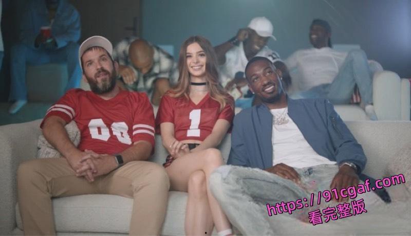 美国艳星莫莉·利特尔成名作 金发娇娃大战6根粗壮肉棒 多人群交名场面-1