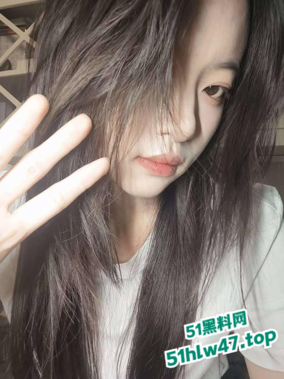 安徽师范学生妹【白晓宇】清纯颜值极品身材，口交性爱样样都来肉丝开裆裤性爱技术精湛。-9