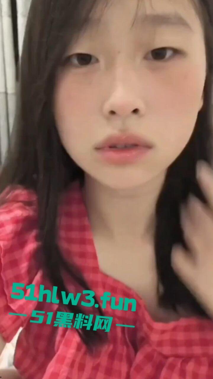 极品眼镜小母狗【季翰文】超反差的性感骚货颜值清纯甜美,内在母狗一只高潮脸居家自慰视频流出。-2