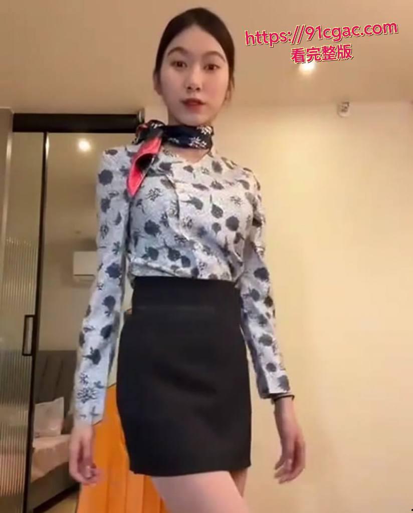 抖音23万粉丝网红Loioeei各种制服拍摄,期间有Loioeei做爱视频,极其劲爆。-1