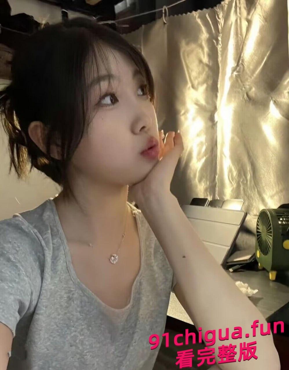 南京大学颜值清纯做爱的时候被偷拍，我愿意称她为粉嫩天花板 这就是年轻人的娇躯真实太美了！-4