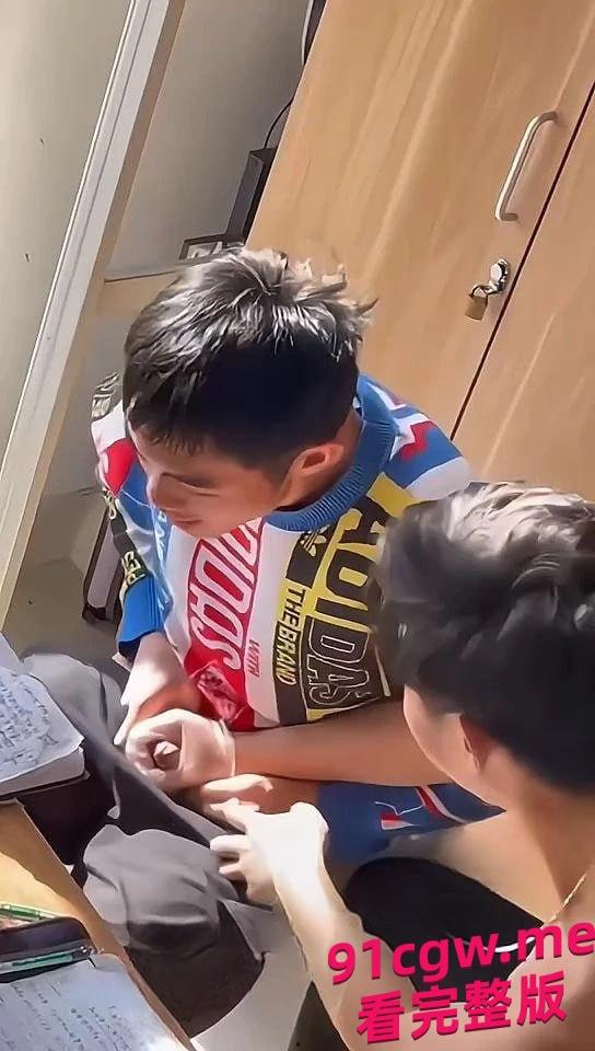 好兄弟仗义帮处男舍友打飞机 处男可以坚持这么久的吗?-1