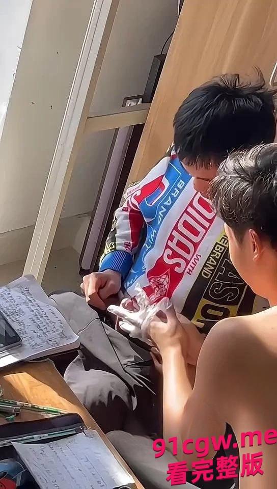 好兄弟仗义帮处男舍友打飞机 处男可以坚持这么久的吗?-3