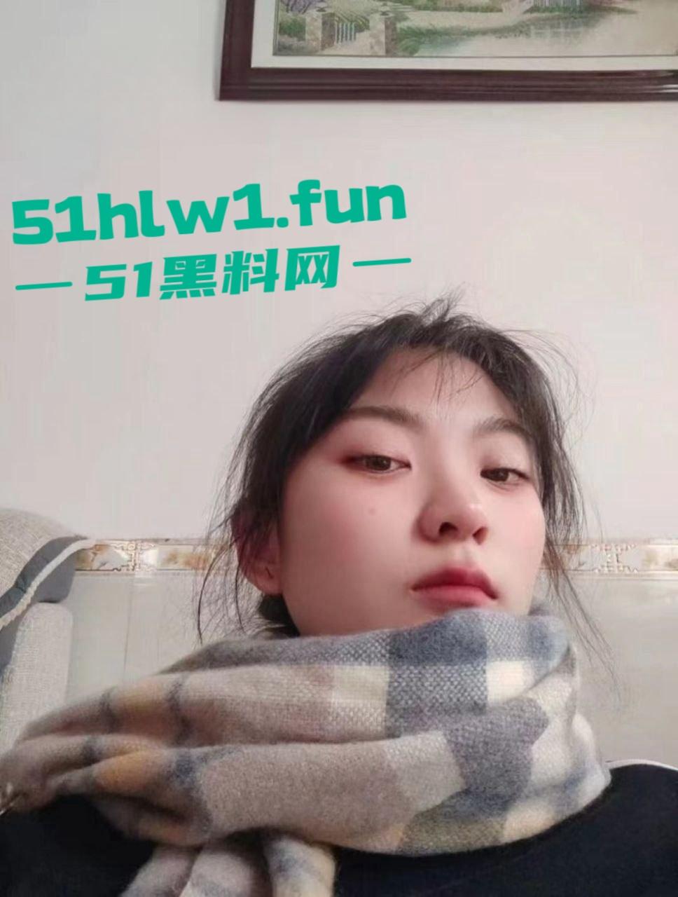 贵州财经商务英语大一妹子【常雪】私密视频流出,清纯外表反差巨大,这骚操作真没看出来!-9