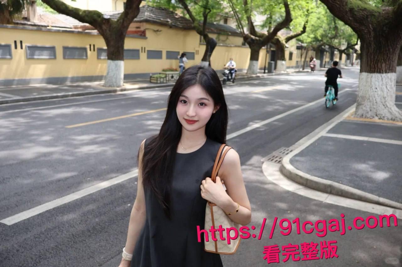 上海民航学院江子瑜小三风波!清纯制服妹子私下变母狗,被金主无套鸡巴狂捅骚穴,侧入后入轮番上阵玩到腿软!-2