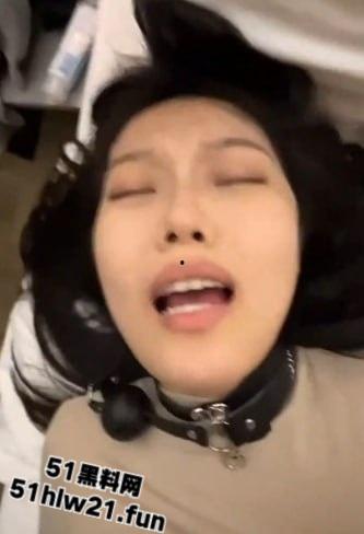 中国民用航空飞行学院【吴婷】粉嫩玉足线下约炮金主,灵活舌头简直可以含化鸡巴!-2