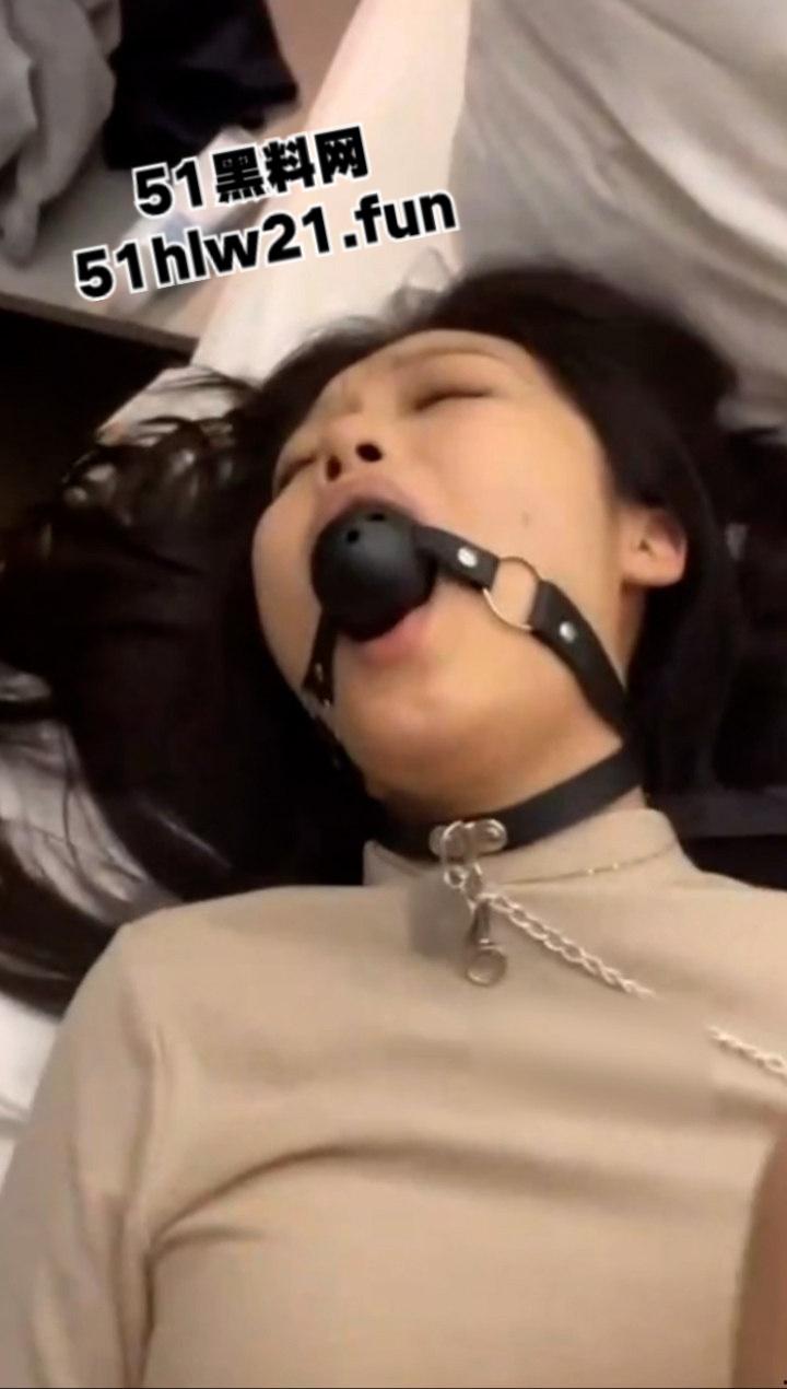 中国民用航空飞行学院【吴婷】粉嫩玉足线下约炮金主,灵活舌头简直可以含化鸡巴!-5