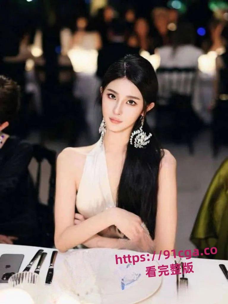 国际绝美超模秦冉 潜规则跪地口交吞精 第一视角欣赏女神淫态-2