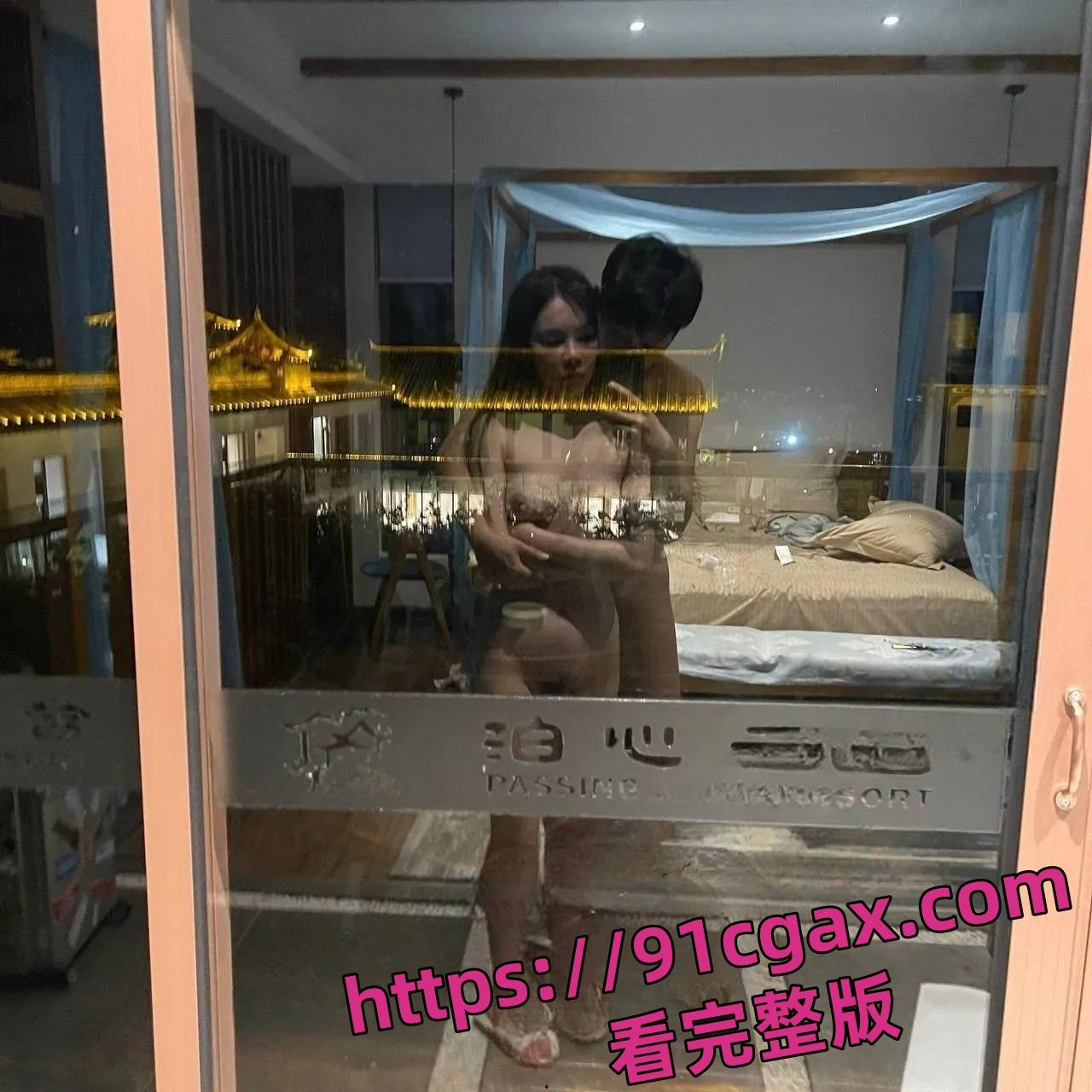 抖音小网红酒店私会金主流出!少妇网红大长腿骑金主,后入撅臀超骚!-6