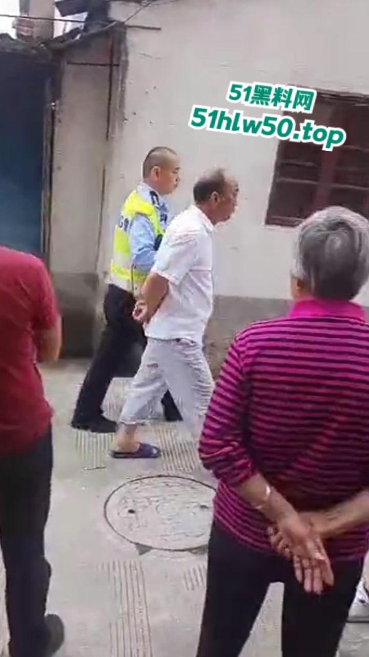 江苏吴江老头嫖娼,鸡巴太大操的太猛导致妓女颅内高潮,引发脑溢血牛结果把田地干坏了!-1