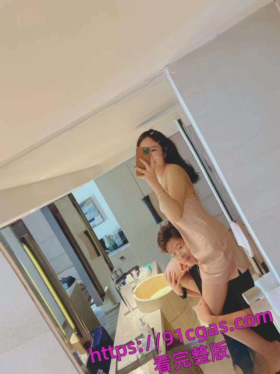 唐山玉田花店老板娘婚内出轨偷情约炮单身小伙子酒店做爱交踏两只船,还得是少妇玩的花-1