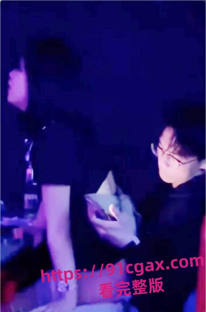 盘锦布车酒吧do瓜 辽油三高 王庸昊 酒吧做爱!监控下两人无惧羞涩-3