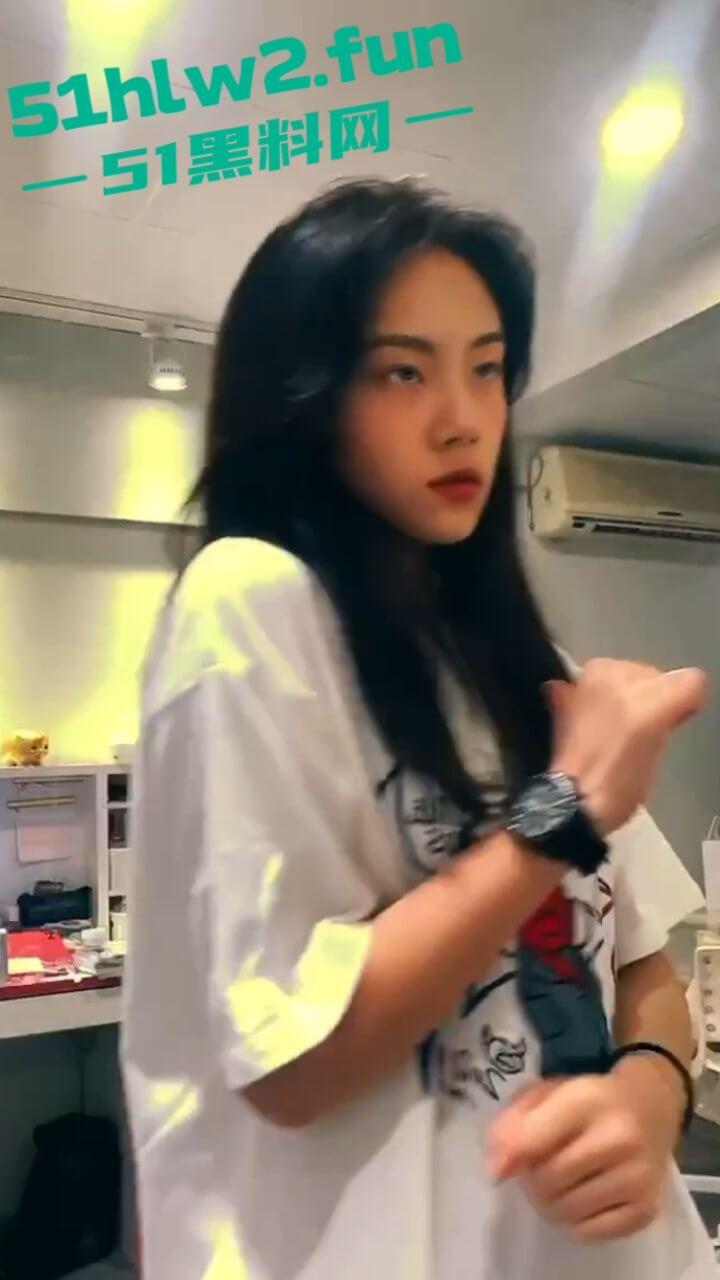 上海戏剧学院系花【王欣彤】绝美颜值学生妹,高挑御姐身材逆天长腿加粉嫩小穴全裸自慰勾引金主求包养。-1