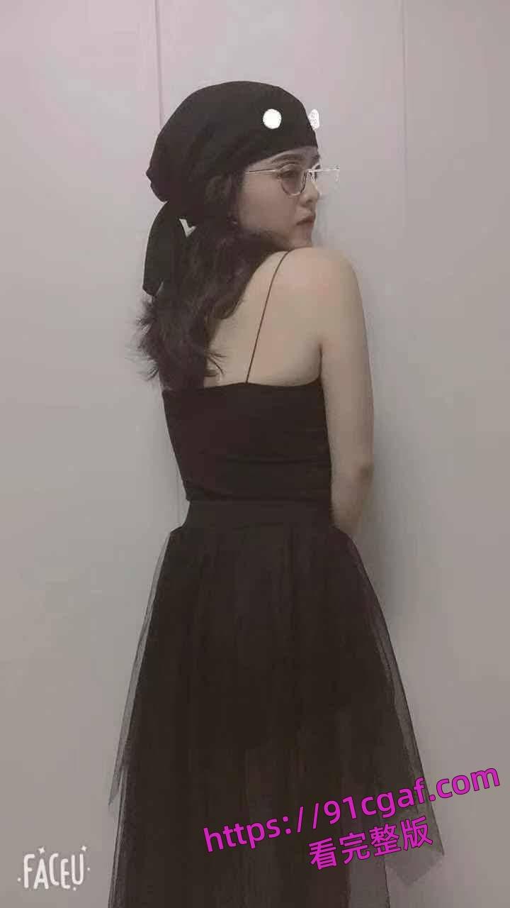 快手极品网红【彤謌】与榜一大哥啪啪视频流出,露脸才是王道!-3