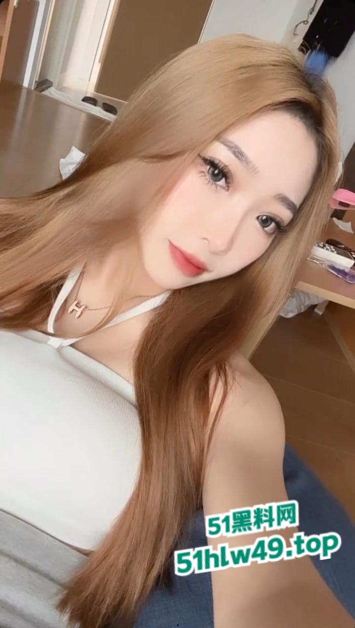 抖音知名性感母狗【滨海徐记面馆老板娘】粉鲍肥臀身材一流,晚上喜欢会讨好榜一大哥的鸡巴。-2