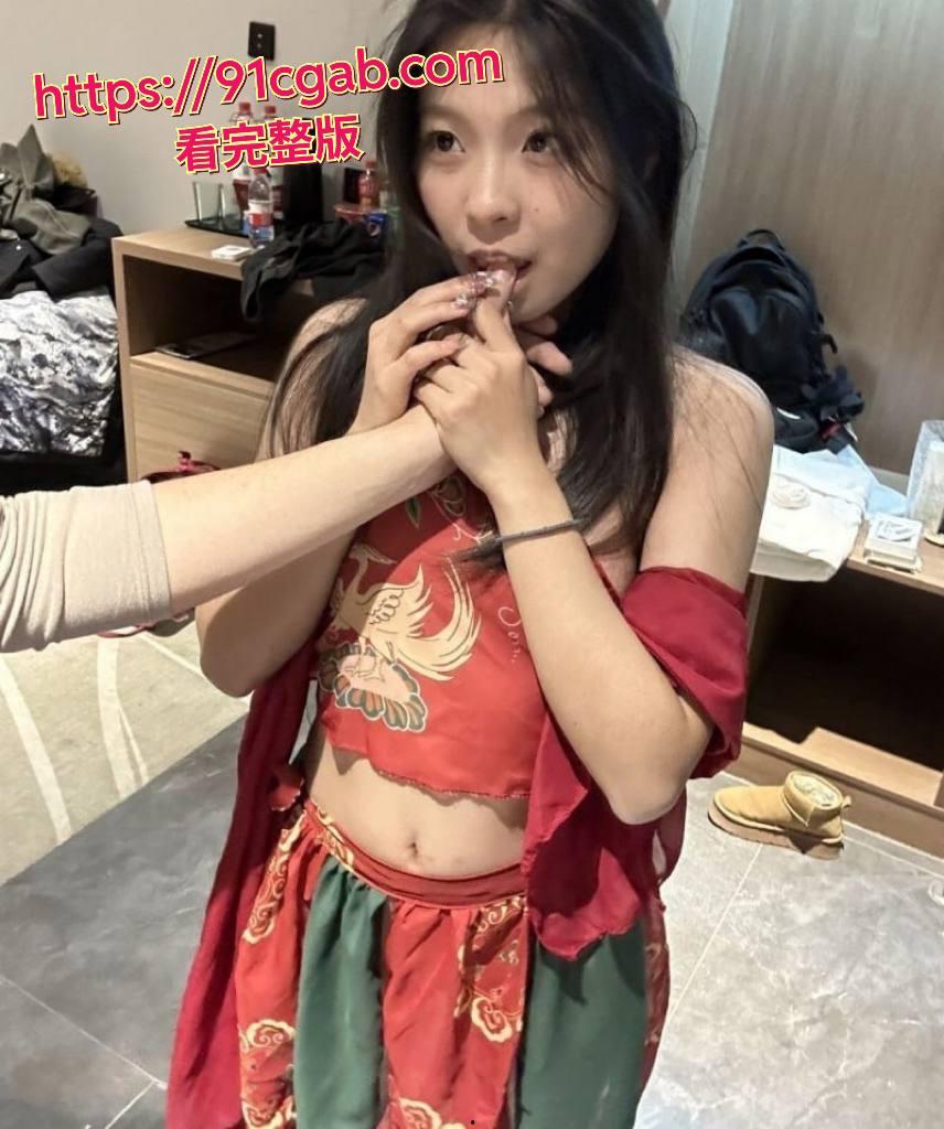 福建清纯学妹王溥心,惊呆一众网友!这位外表甜美、拥有精致五官和马甲线好身材的女大学生性爱视频曝光-4